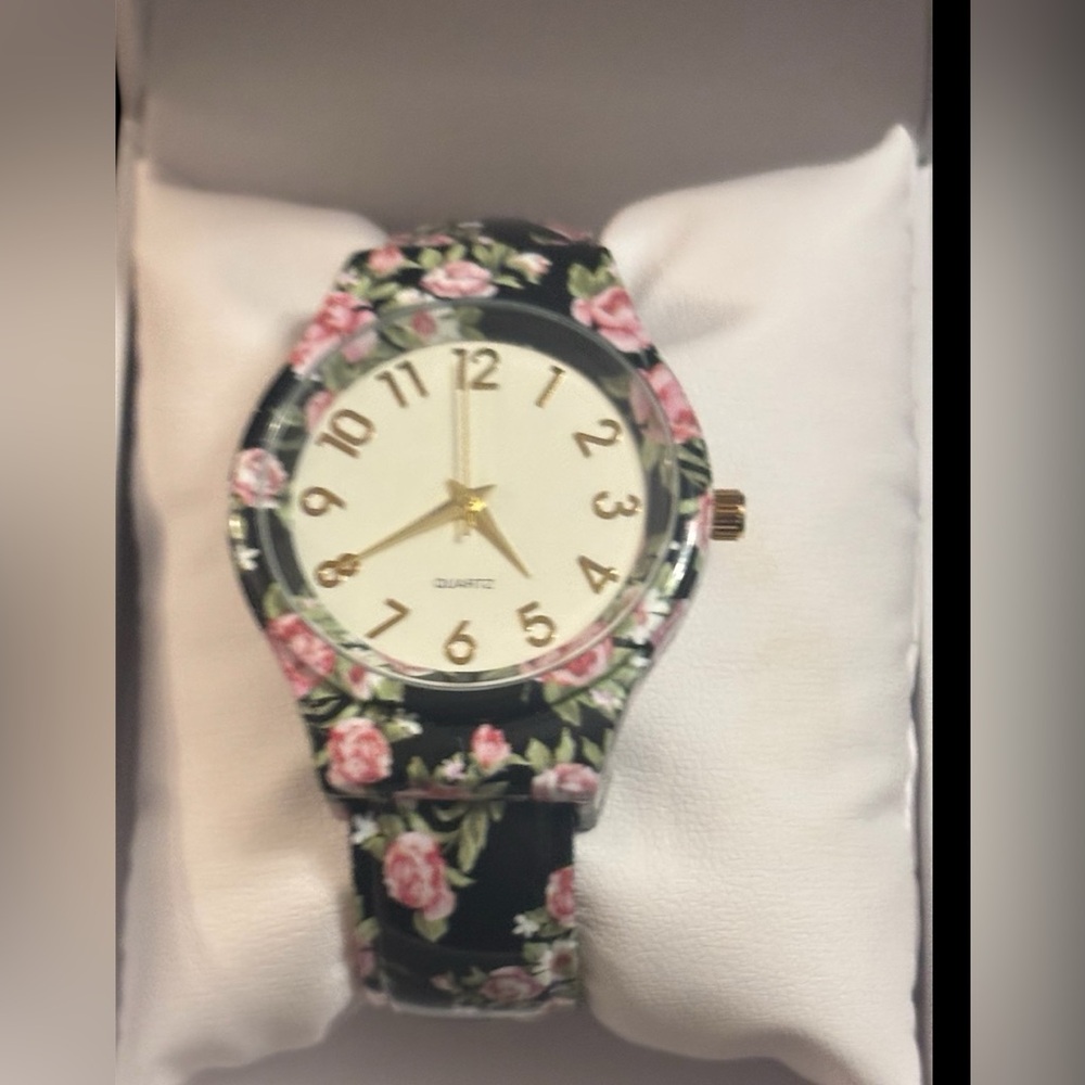 🔥NEW LISTING! Quartz Floral Black and Pink Watch
